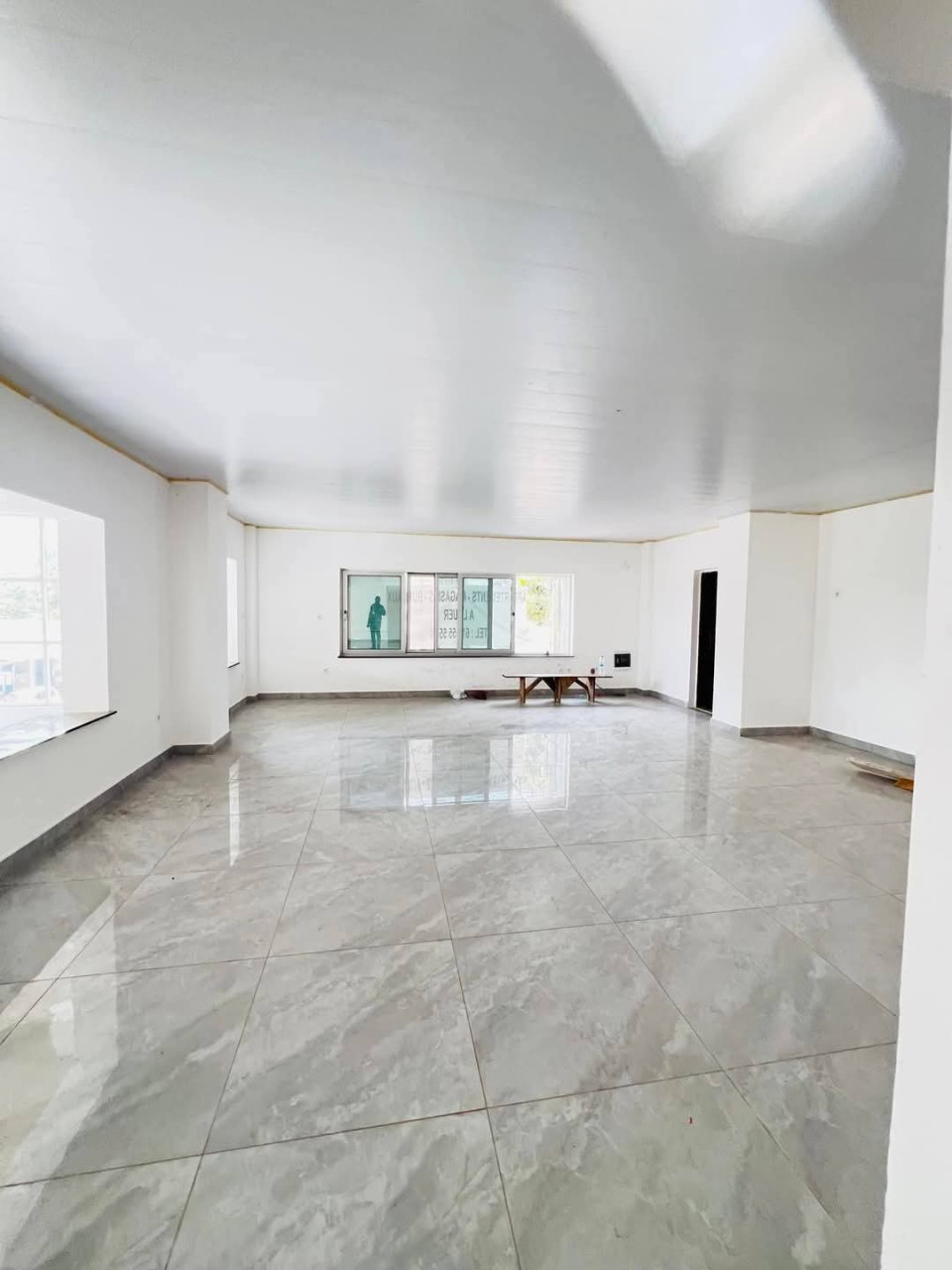 UN SHOW ROOM EN DUPLEX À LOUER À KALOUM, Autres Immobiliers, Conakry