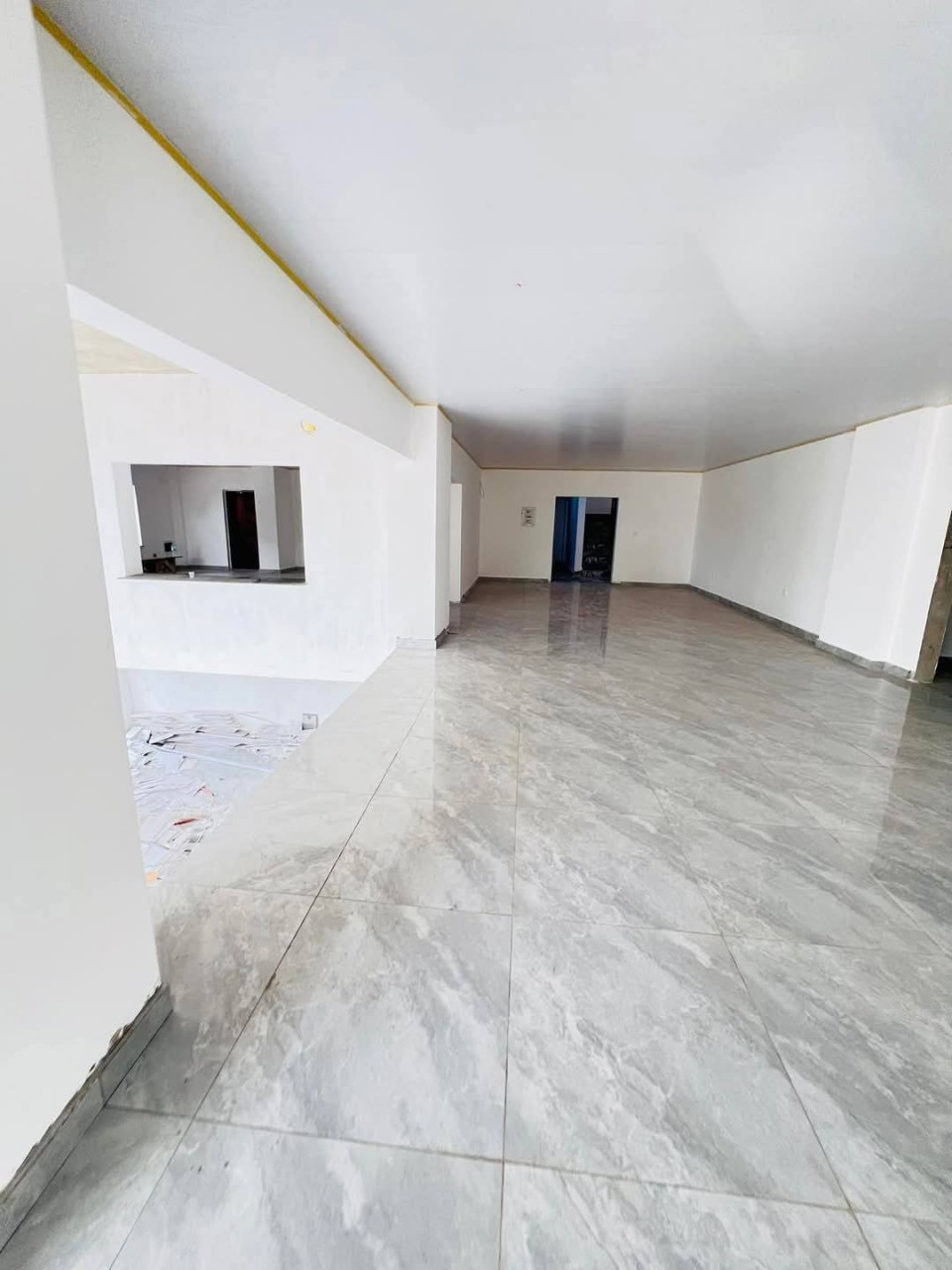 UN SHOW ROOM EN DUPLEX À LOUER À KALOUM, Autres Immobiliers, Conakry