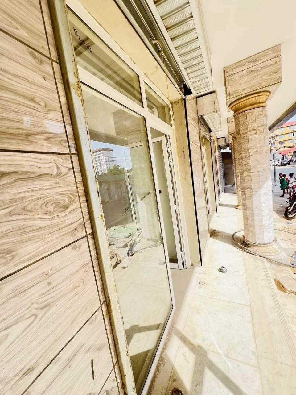 MISE EN LOCATION D’UN MAGASIN À KALOUM, Autres Immobiliers, Conakry