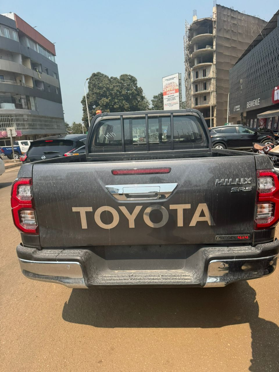 TOYOTA HILUX 2024 SORTIE D'USINE FULL OPTIONS, Voitures, Conakry