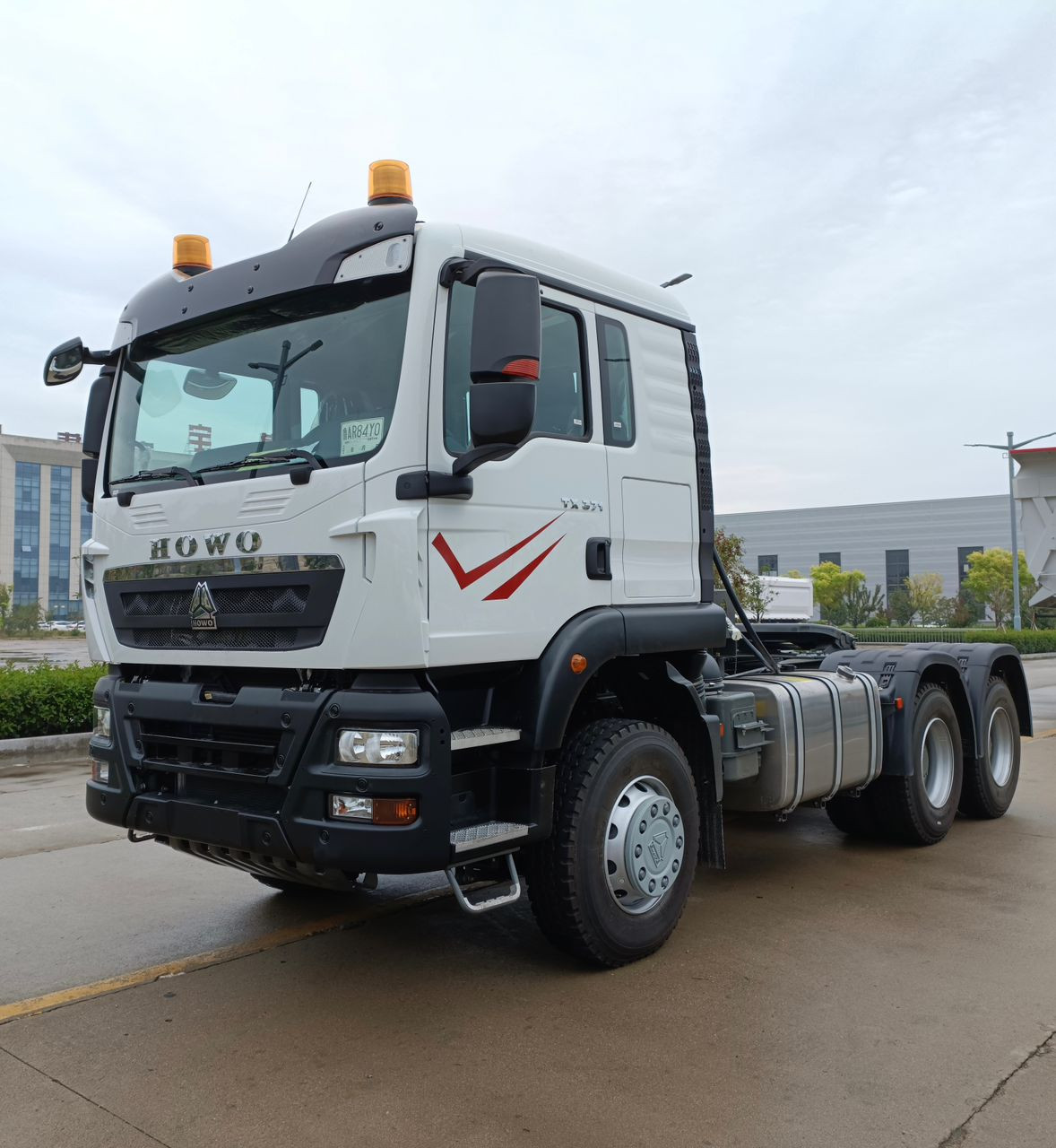 TRACTEUR HOWO-TX 6X6 SORTIE D'USINE, Camions - Autobus, Conakry