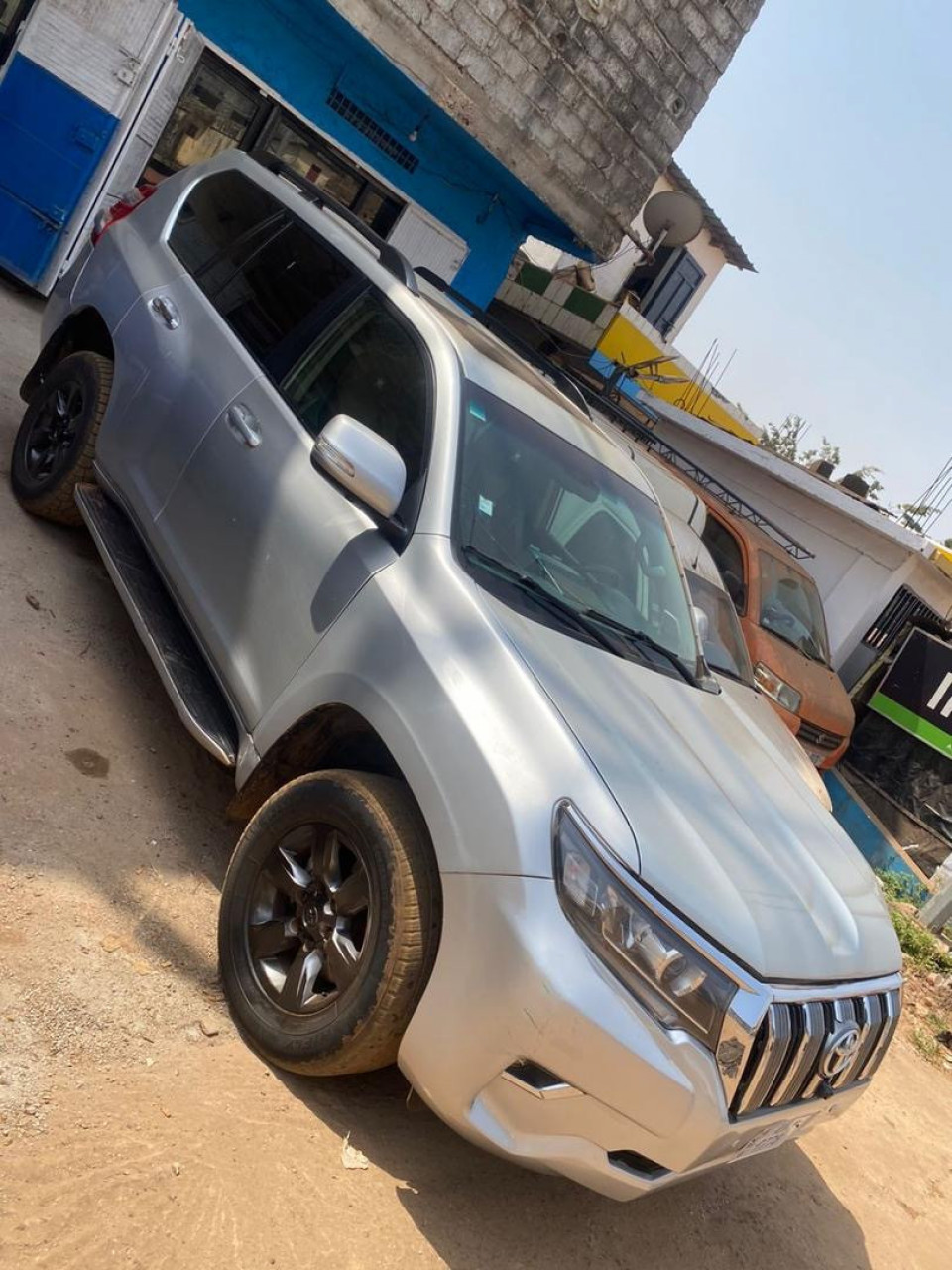 TOYOTA PRADO Landcruser 2017, Voitures, Conakry