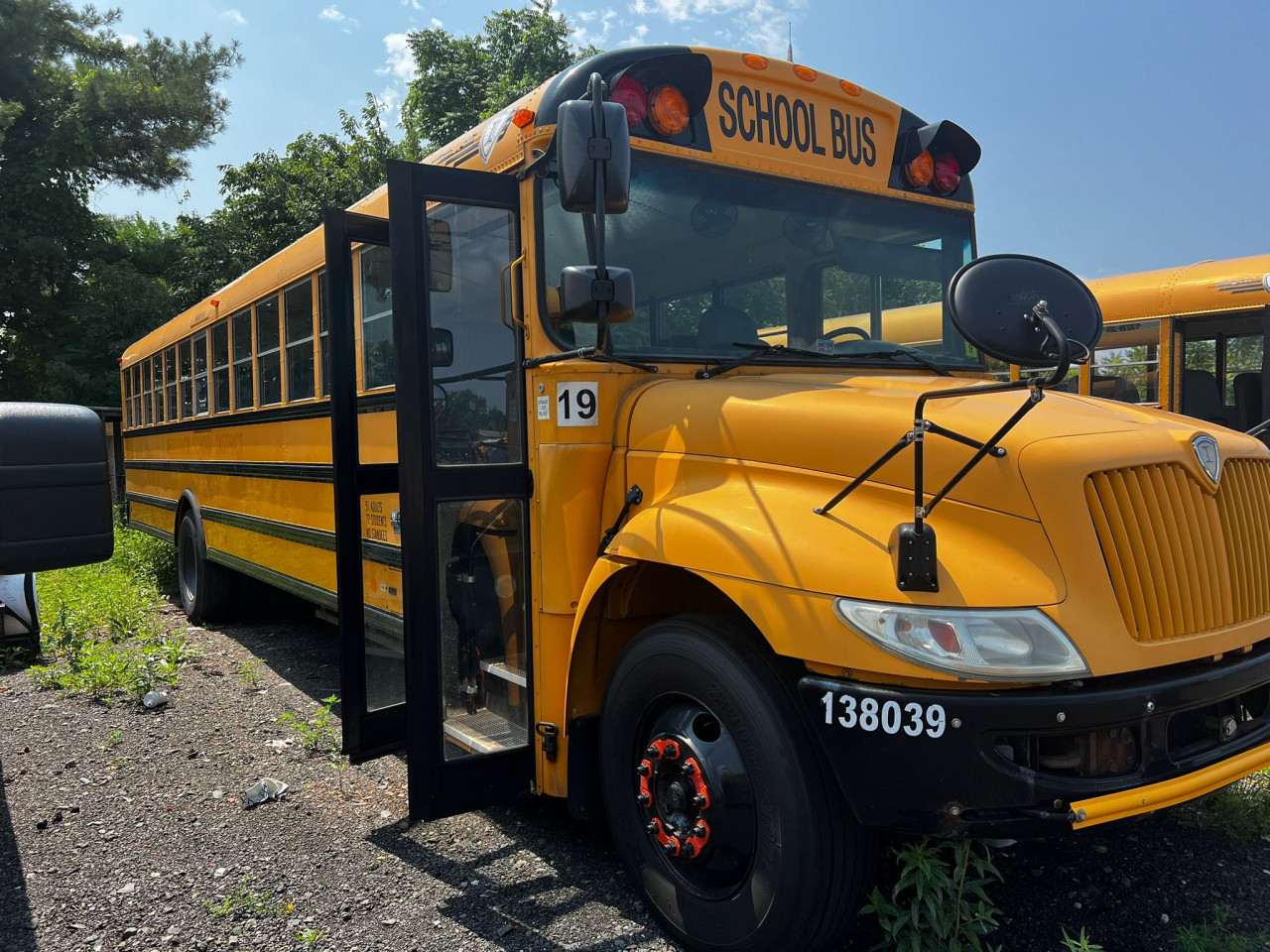 SCHOOL BUS GMC 52 PLACES SORTIE PORT, Camions - Autobus, Conakry