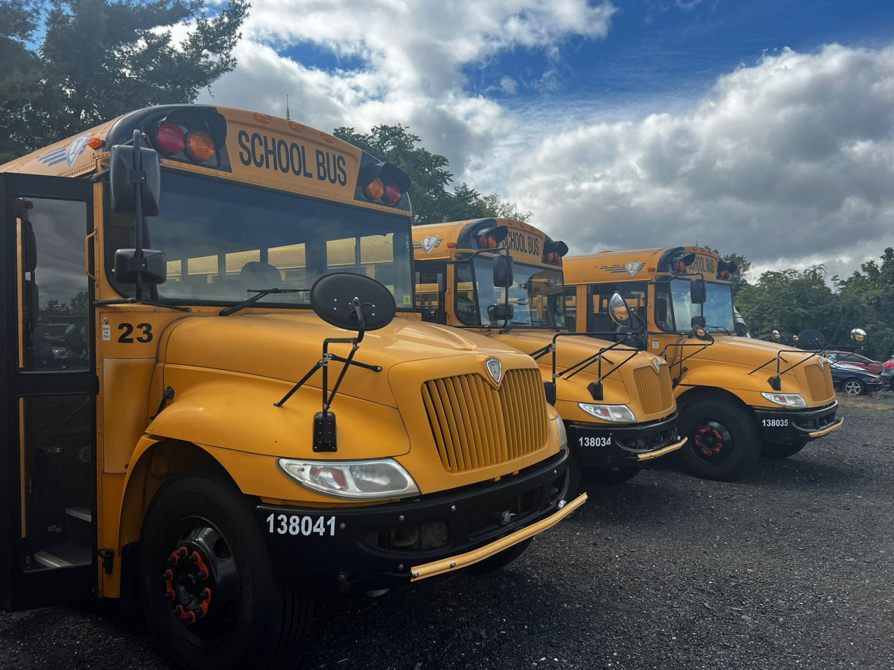 SCHOOL BUS GMC 52 PLACES SORTIE PORT, Camions - Autobus, Conakry