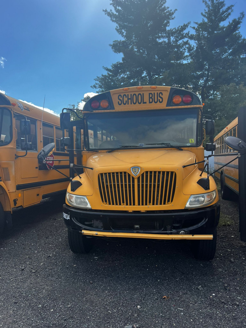 SCHOOL BUS GMC 52 PLACES SORTIE PORT, Camions - Autobus, Conakry