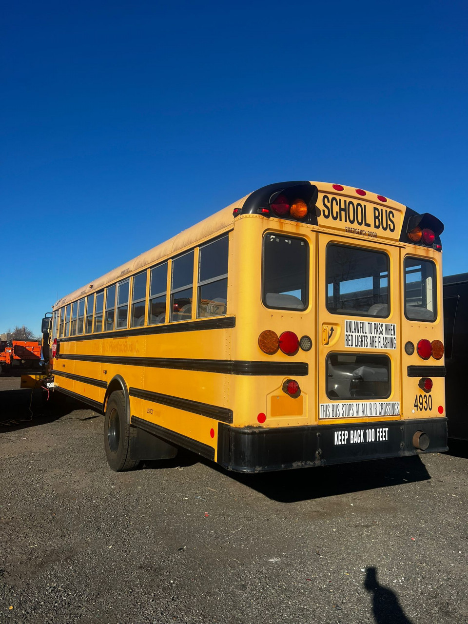 SCHOOL BUS GMC 52 PLACES SORTIE PORT, Camions - Autobus, Conakry