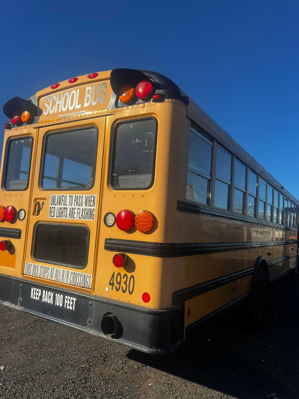 SCHOOL BUS GMC 52 PLACES SORTIE PORT, Camions - Autobus, Conakry