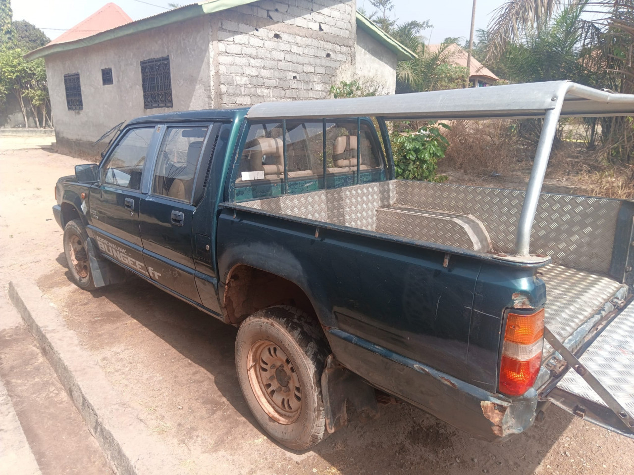 MITSUBISHI L200 SORTIE PORT, Voitures, Conakry