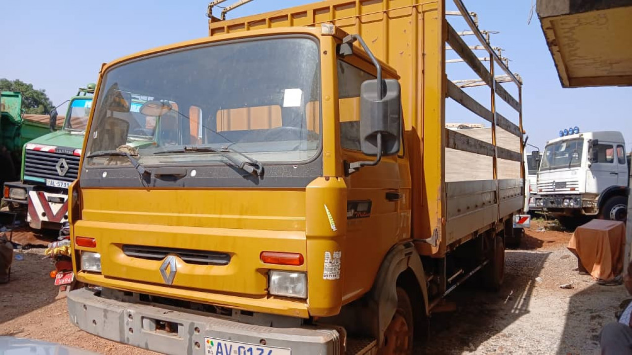 RENAULT MIDLINER SORTIE PORT IMMATRICULÉ, Camions - Autobus, Conakry