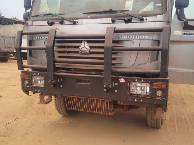 20 CAMIONS SINOTRUCK SORTIE D'USINE A VENDRE, Camions - Autobus, Conakry