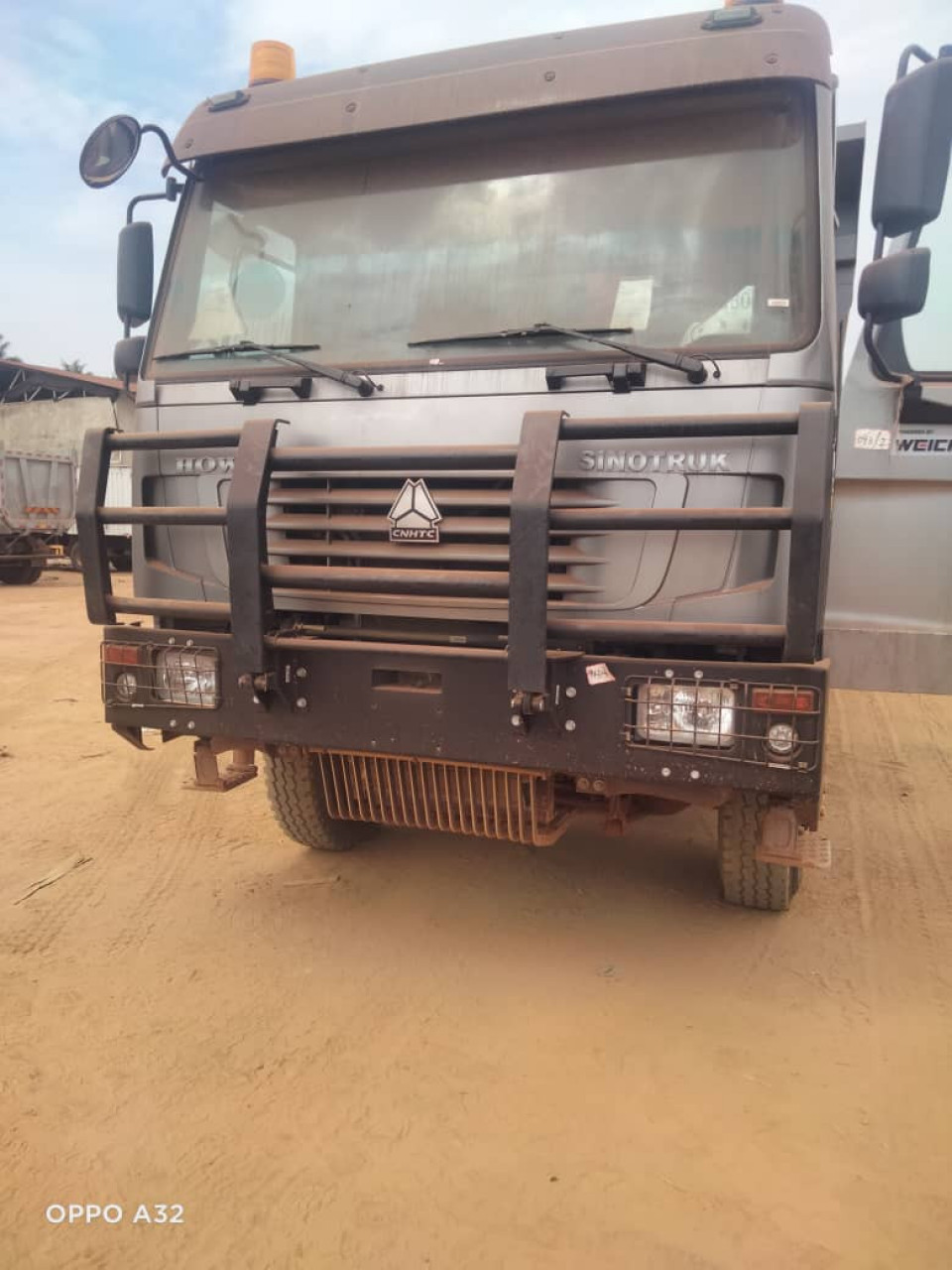 20 CAMIONS SINOTRUCK SORTIE D'USINE A VENDRE, Camions - Autobus, Conakry