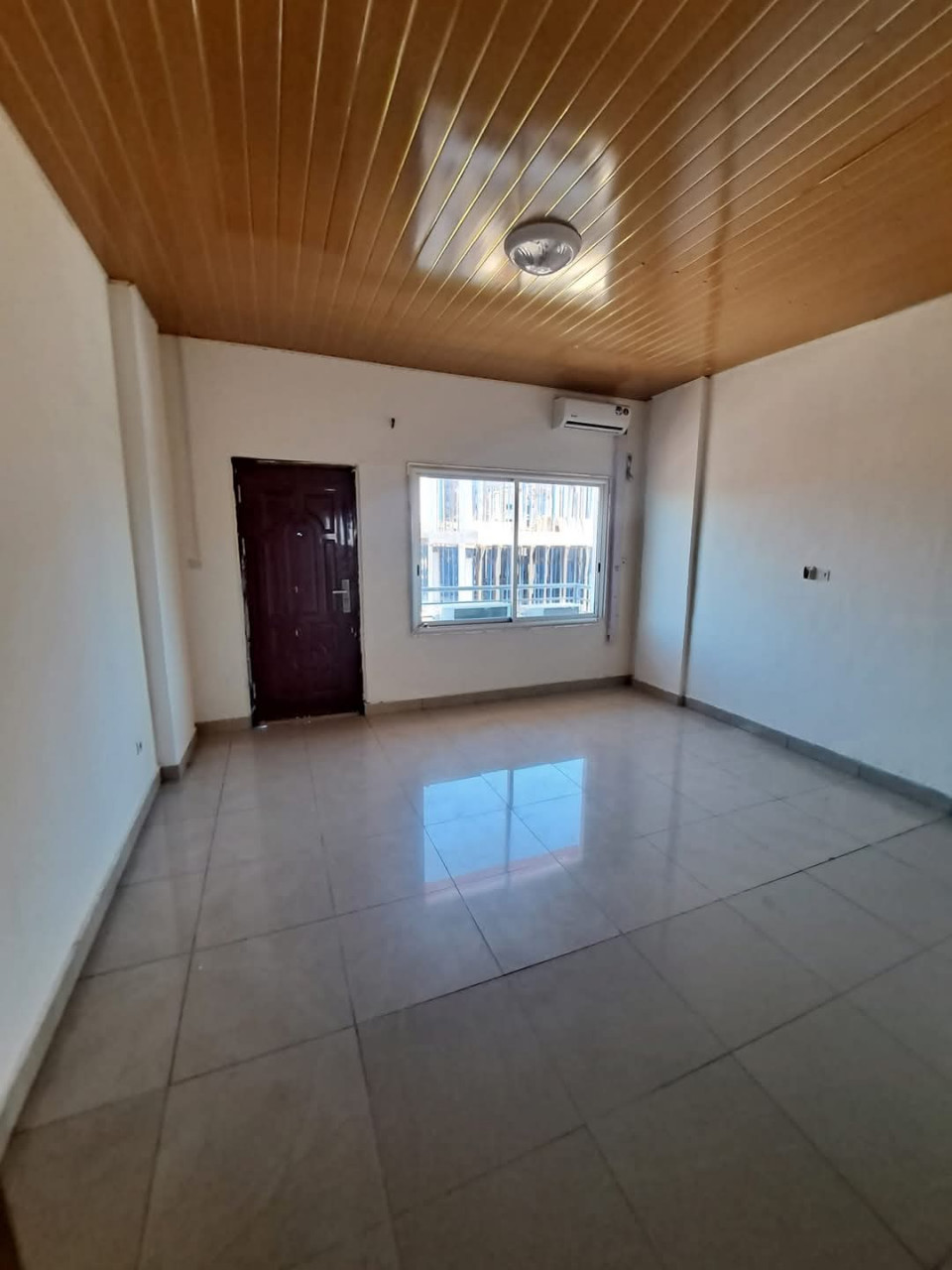 APPARTEMENT À LOUER À KALOUM, Appartements, Conakry