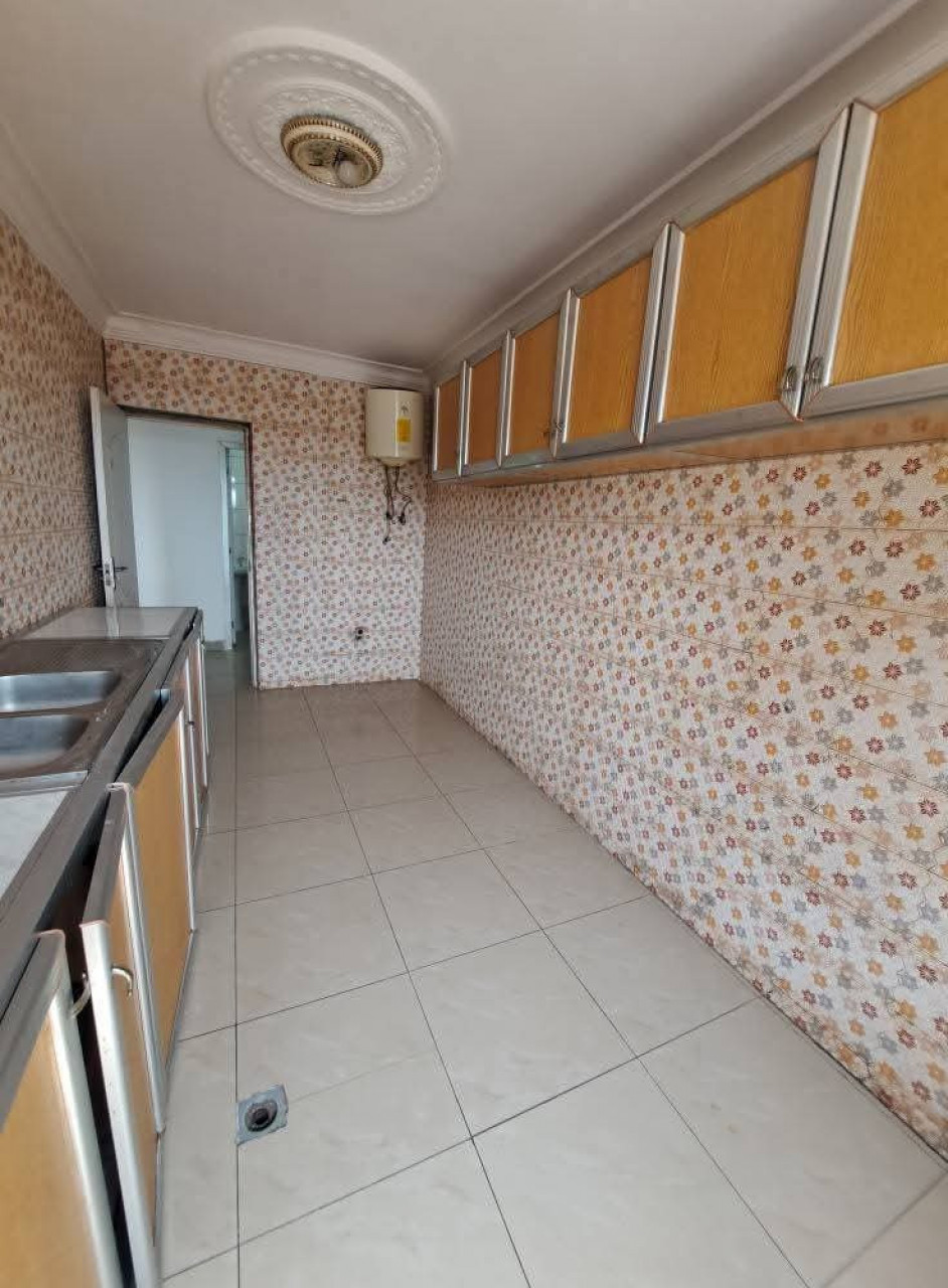 APPARTEMENT À LOUER À KALOUM, Appartements, Conakry