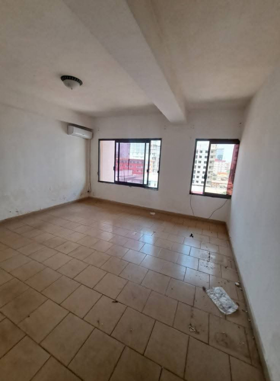 APPARTEMENT À LOUER À KALOUM, Appartements, Conakry