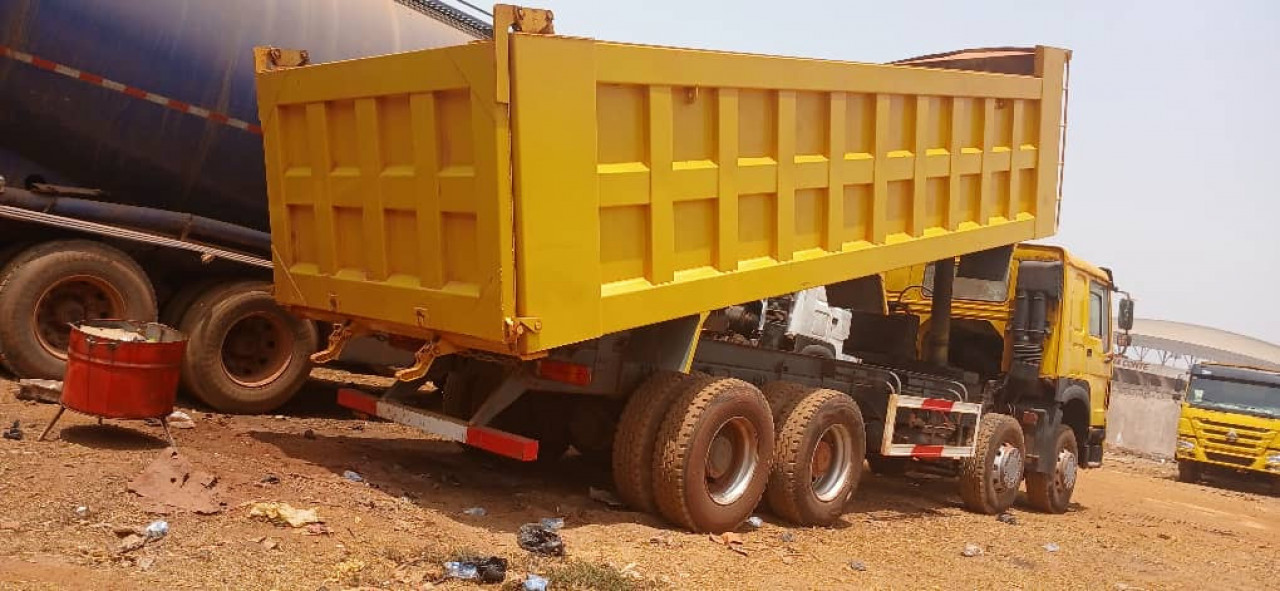 Camions Howo 12Roues, Camions - Autobus, Conakry