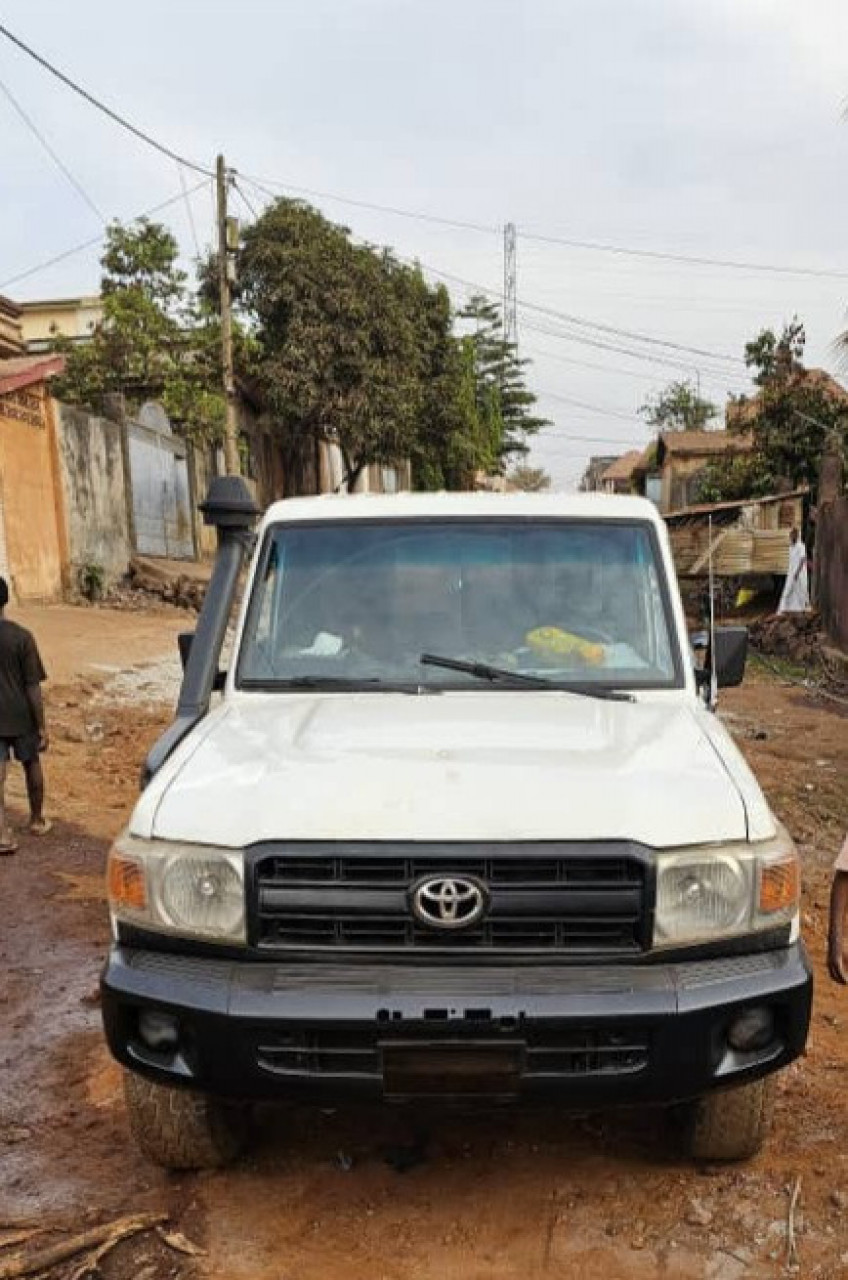 TOYOTA LAND CRUISER PICK-UP UNE CABINE HARDTOP, Voitures, Conakry