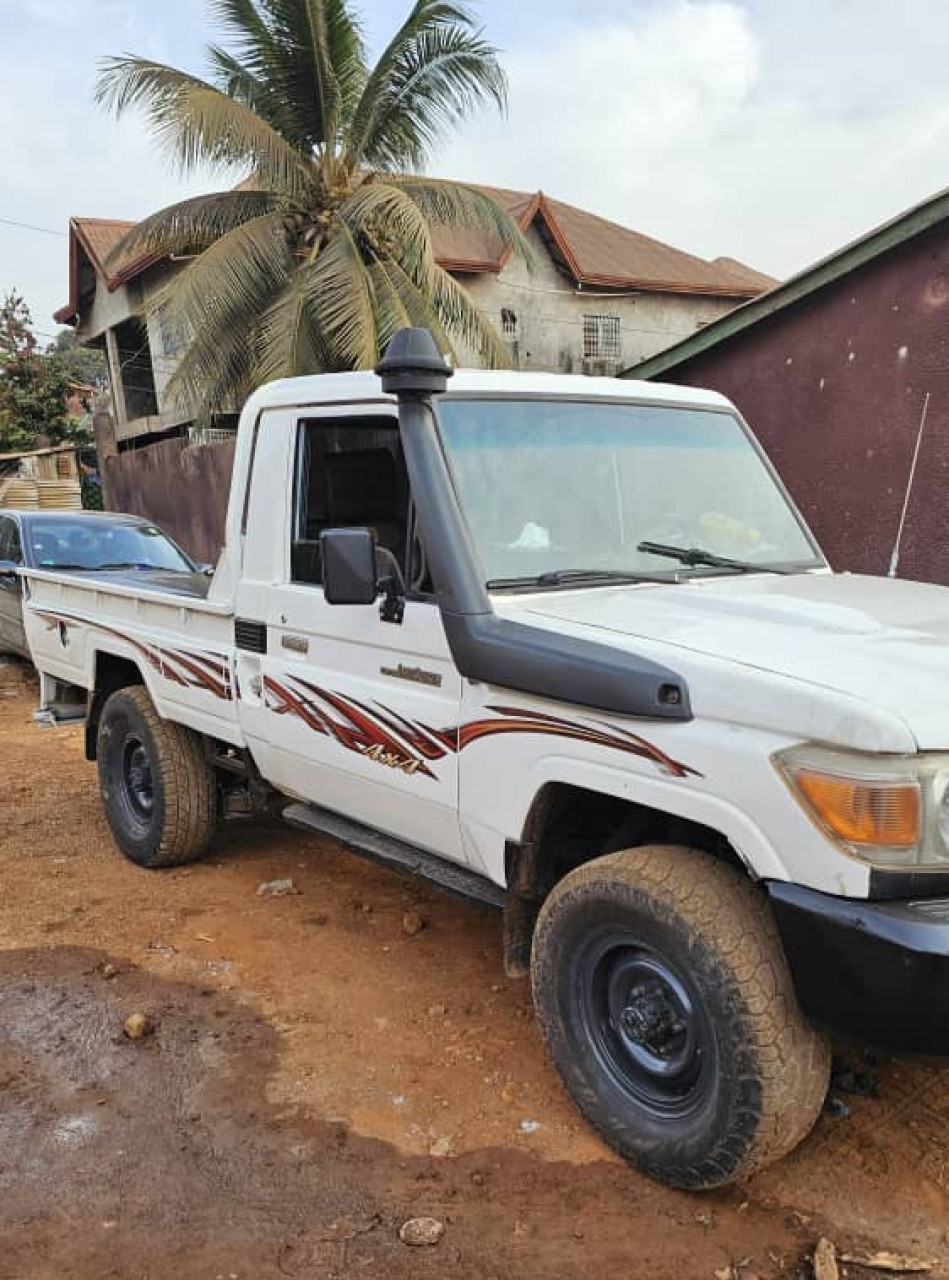 TOYOTA LAND CRUISER PICK-UP UNE CABINE HARDTOP, Voitures, Conakry