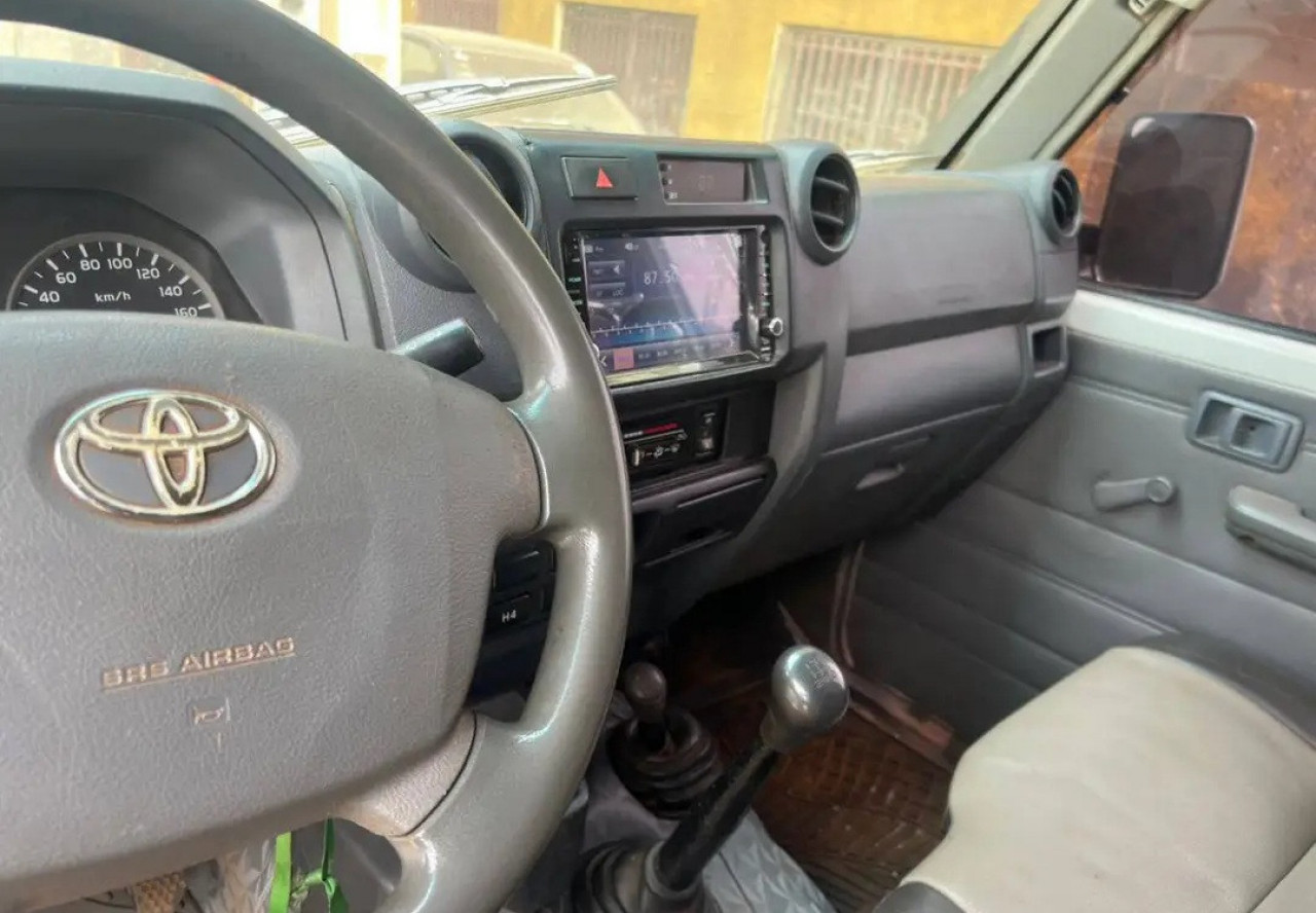 TOYOTA PICK-UP DEUX CABINES DIESEL CLIMATISÉE, Voitures, Conakry