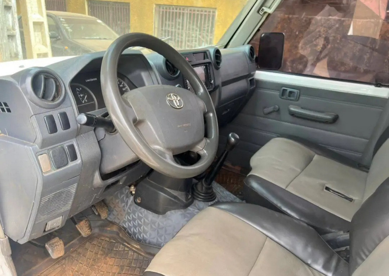 TOYOTA PICK-UP DEUX CABINES DIESEL CLIMATISÉE, Voitures, Conakry