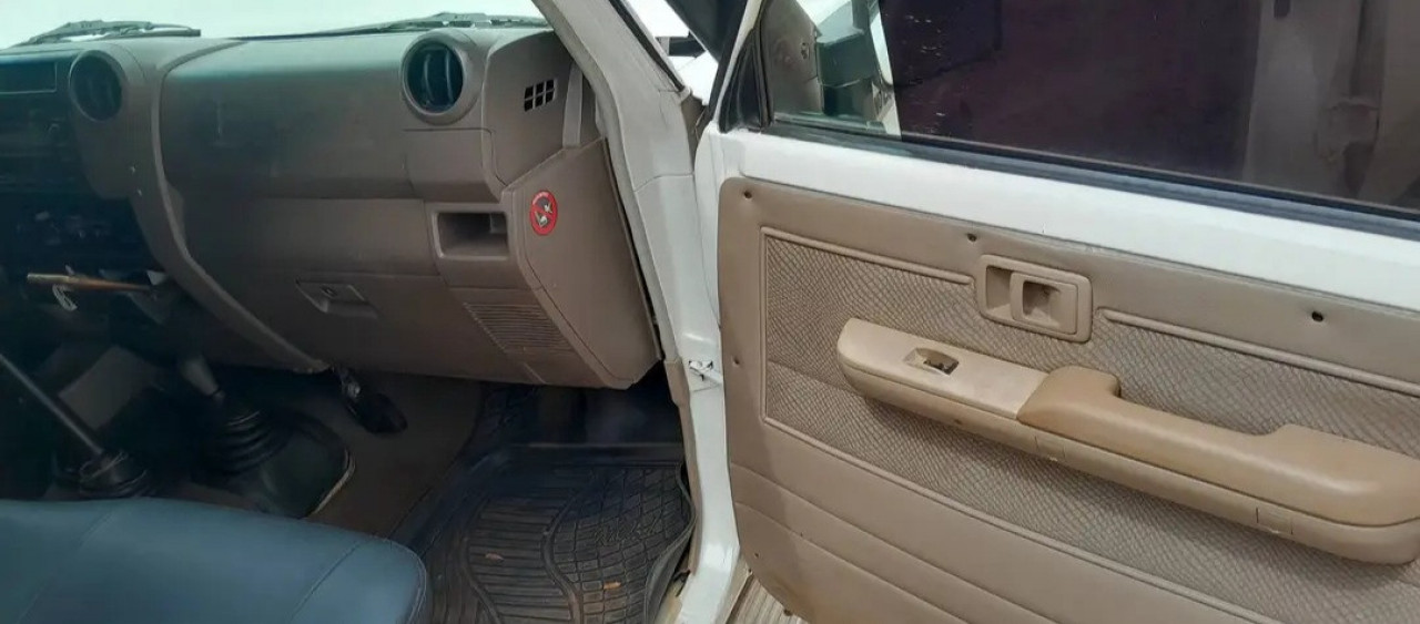 TOYOTA LAND CRUISER HARDTOP FERMER DIESEL CLIMATISÉE, Voitures, Conakry