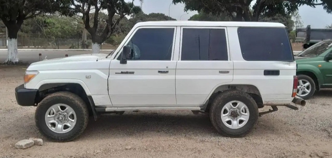 TOYOTA LAND CRUISER HARDTOP FERMER DIESEL CLIMATISÉE, Voitures, Conakry