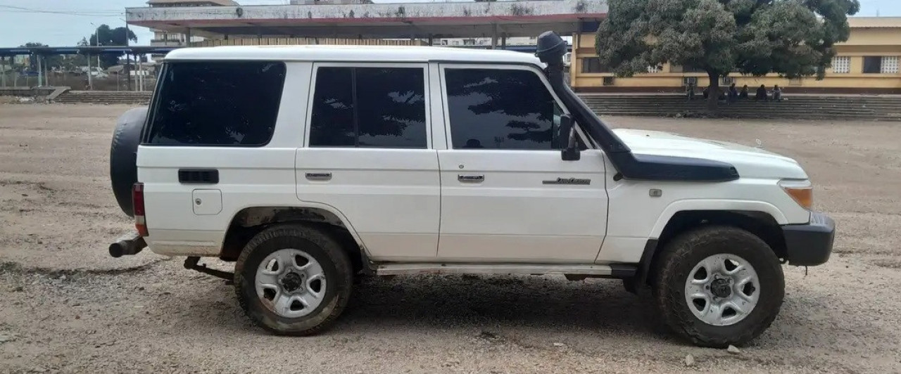 TOYOTA LAND CRUISER HARDTOP FERMER DIESEL CLIMATISÉE, Voitures, Conakry