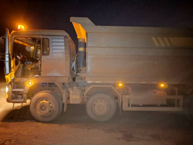 UN CAMION HOWO 12 ROUES SORTIE D'USINE, Camions - Autobus, Conakry