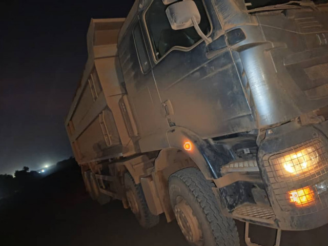 UN CAMION HOWO 12 ROUES SORTIE D'USINE, Camions - Autobus, Conakry