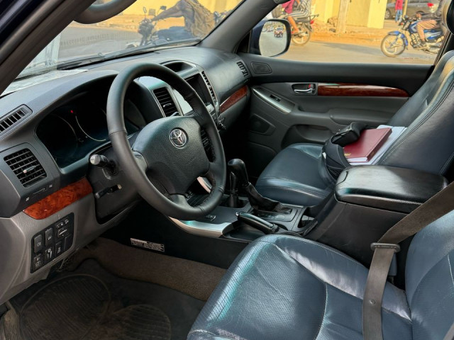 TOYOTA LAND CRUISER CNDD 3 SALLONS 7 PLACES AUTOMATIQUE, Voitures, Conakry