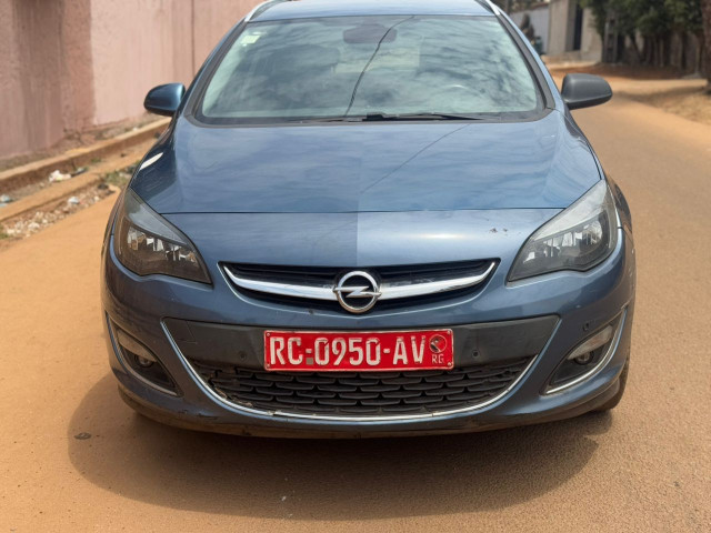 Opel Astra, Voitures, Conakry
