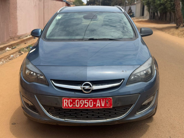 Opel Astra, Voitures, Conakry