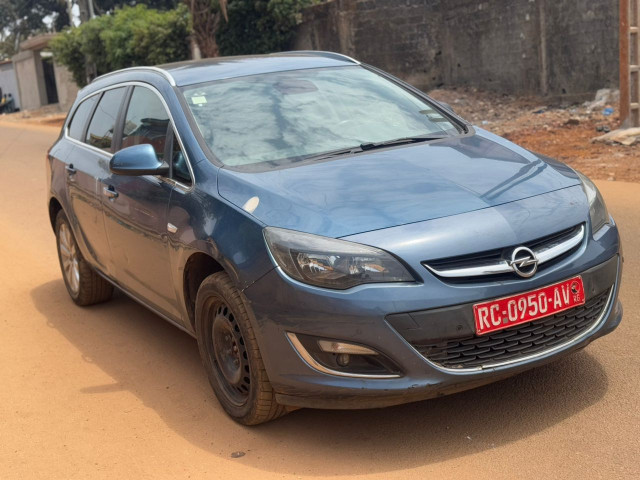 Opel Astra, Voitures, Conakry