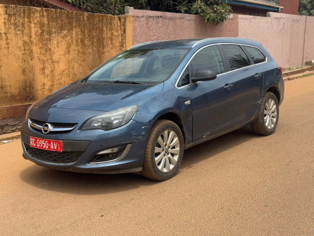 Opel Astra, Voitures, Conakry