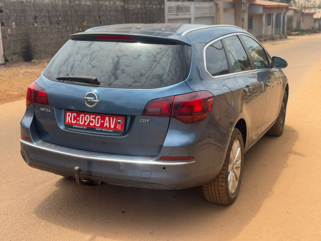 Opel Astra, Voitures, Conakry