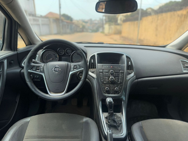 Opel Astra, Voitures, Conakry