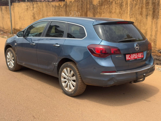 Opel Astra, Voitures, Conakry