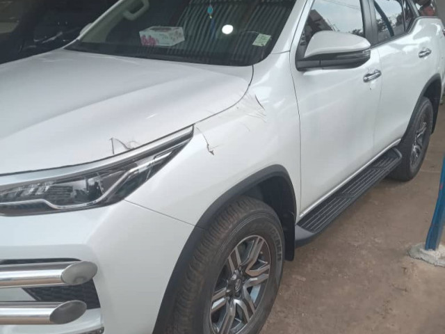 TOYOTA FORTUNER SORTIE D'USINE ANNÉE 2024 AUTOMATIQUE E, Voitures, Conakry
