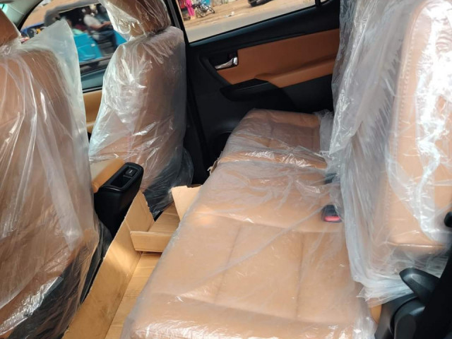 TOYOTA FORTUNER SORTIE D'USINE ANNÉE 2024 AUTOMATIQUE E, Voitures, Conakry