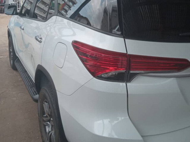 TOYOTA FORTUNER SORTIE D'USINE ANNÉE 2024 AUTOMATIQUE E, Voitures, Conakry