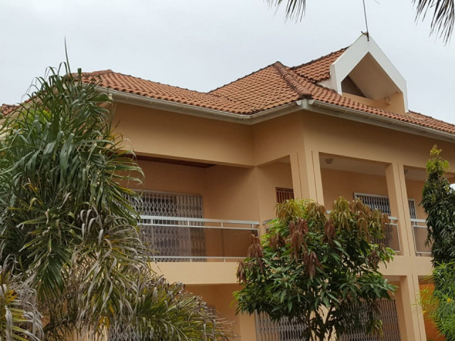 02 𝗩𝗜𝗟𝗟𝗔 𝗘𝗧 𝗨𝗡𝗘 𝗣IS𝗖𝗜𝗡𝗘 sur 2.200 m2 à vendre à Miniere, Autres Immobiliers, Conakry