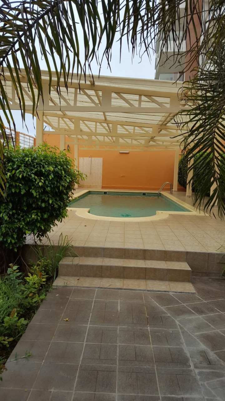 02 𝗩𝗜𝗟𝗟𝗔 𝗘𝗧 𝗨𝗡𝗘 𝗣IS𝗖𝗜𝗡𝗘 sur 2.200 m2 à vendre à Miniere, Autres Immobiliers, Conakry