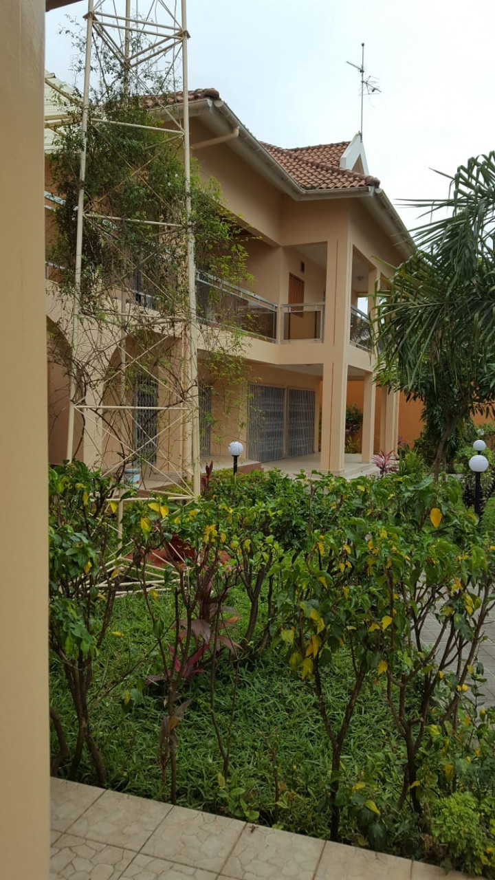 02 𝗩𝗜𝗟𝗟𝗔 𝗘𝗧 𝗨𝗡𝗘 𝗣IS𝗖𝗜𝗡𝗘 sur 2.200 m2 à vendre à Miniere, Autres Immobiliers, Conakry