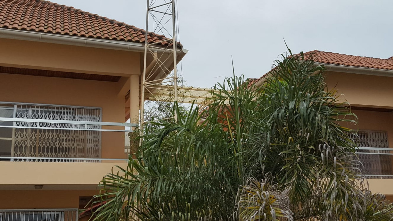 02 𝗩𝗜𝗟𝗟𝗔 𝗘𝗧 𝗨𝗡𝗘 𝗣IS𝗖𝗜𝗡𝗘 sur 2.200 m2 à vendre à Miniere, Autres Immobiliers, Conakry