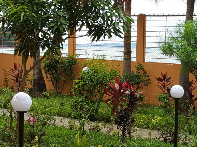 02 𝗩𝗜𝗟𝗟𝗔 𝗘𝗧 𝗨𝗡𝗘 𝗣IS𝗖𝗜𝗡𝗘 sur 2.200 m2 à vendre à Miniere, Autres Immobiliers, Conakry