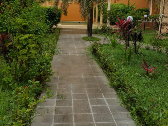 02 𝗩𝗜𝗟𝗟𝗔 𝗘𝗧 𝗨𝗡𝗘 𝗣IS𝗖𝗜𝗡𝗘 sur 2.200 m2 à vendre à Miniere, Autres Immobiliers, Conakry