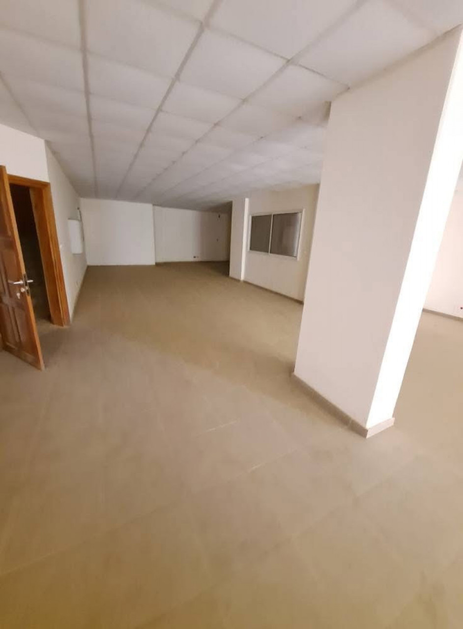VENTE  d'un 𝗜𝗠𝗠𝗘𝗨𝗕𝗟𝗘 𝗥+9 A Kaloum, Autres Immobiliers, Conakry