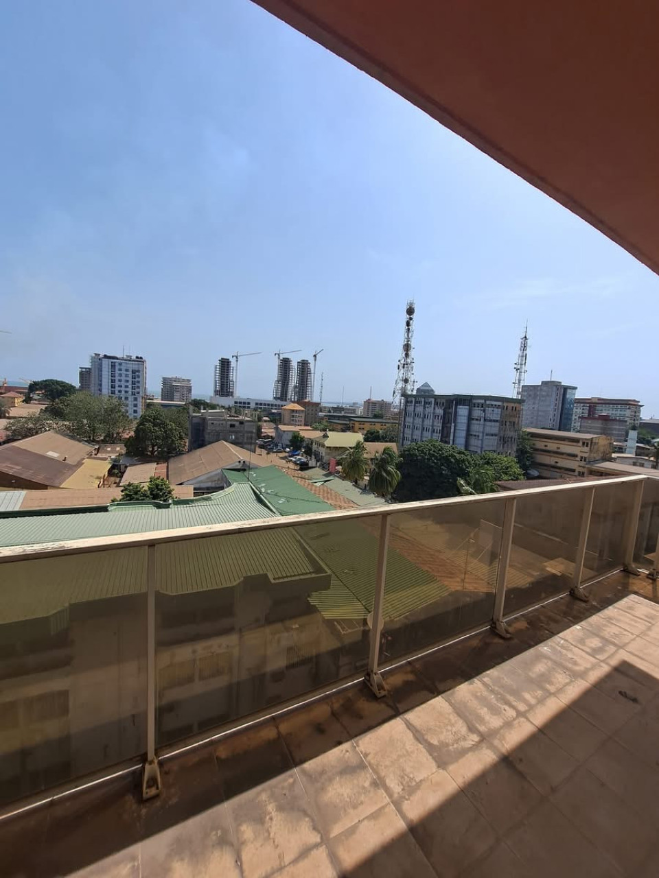 VENTE  d'un 𝗜𝗠𝗠𝗘𝗨𝗕𝗟𝗘 𝗥+9 A Kaloum, Autres Immobiliers, Conakry