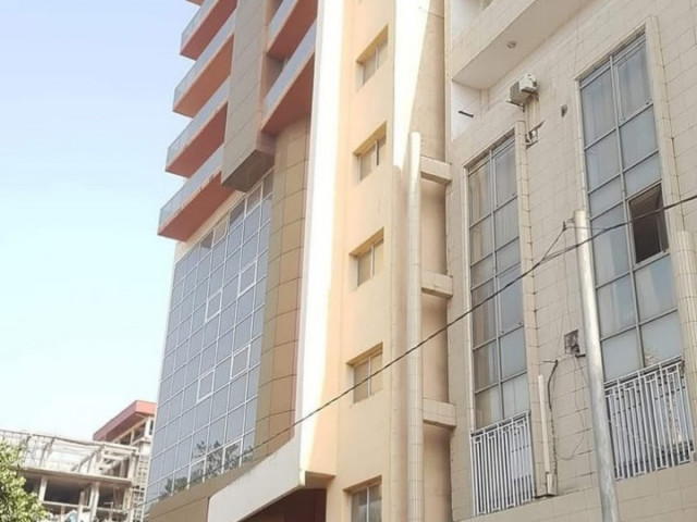 VENTE d'un ๐๐ ๐ ๐๐จ๐๐๐ ๐ฅ+9 A Kaloum, Autres Immobiliers, Conakry
