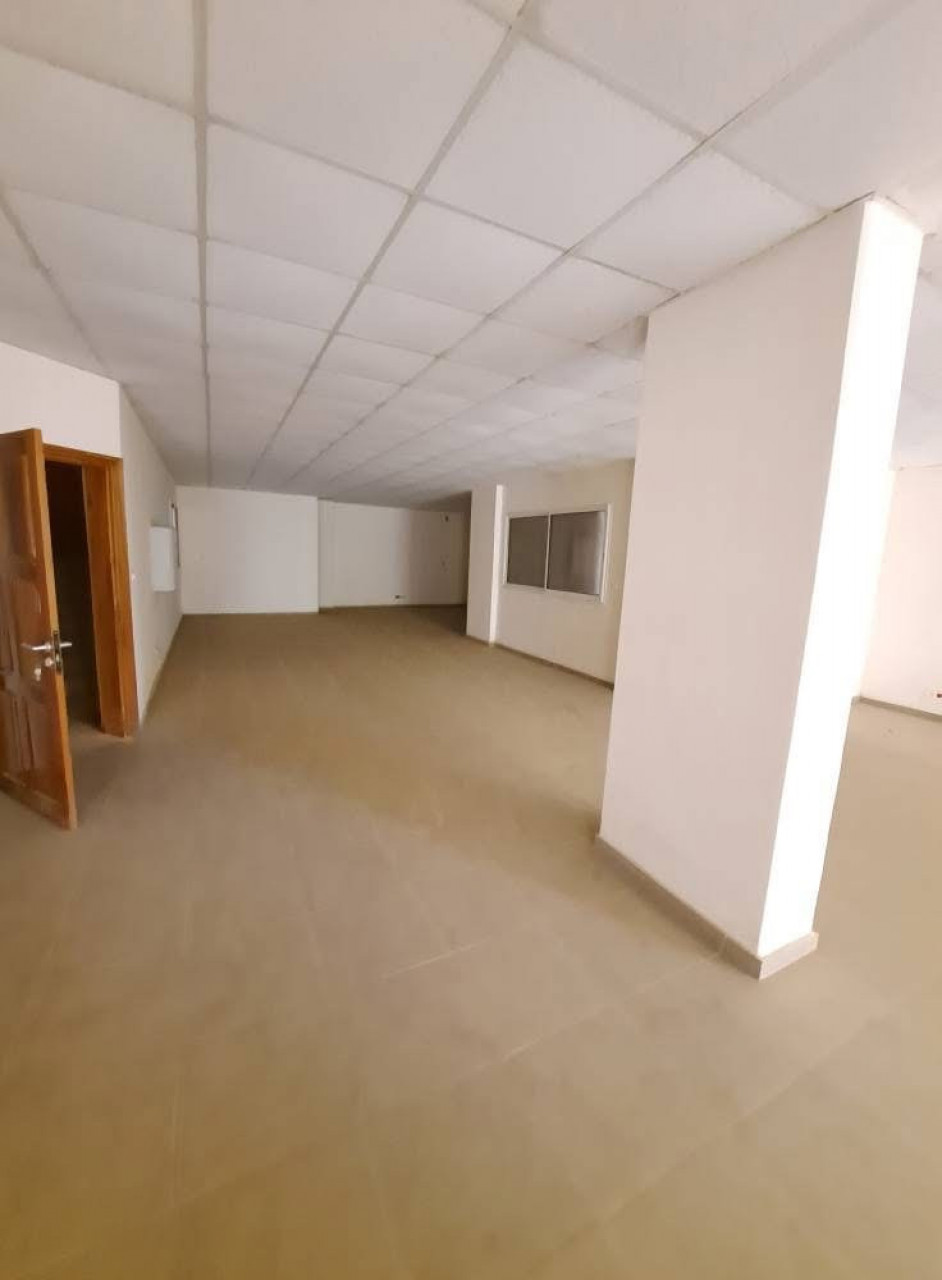 VENTE  d'un 𝗜𝗠𝗠𝗘𝗨𝗕𝗟𝗘 𝗥+9 A Kaloum, Autres Immobiliers, Conakry