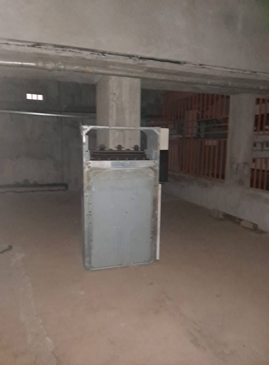 VENTE  d'un 𝗜𝗠𝗠𝗘𝗨𝗕𝗟𝗘 𝗥+9 A Kaloum, Autres Immobiliers, Conakry